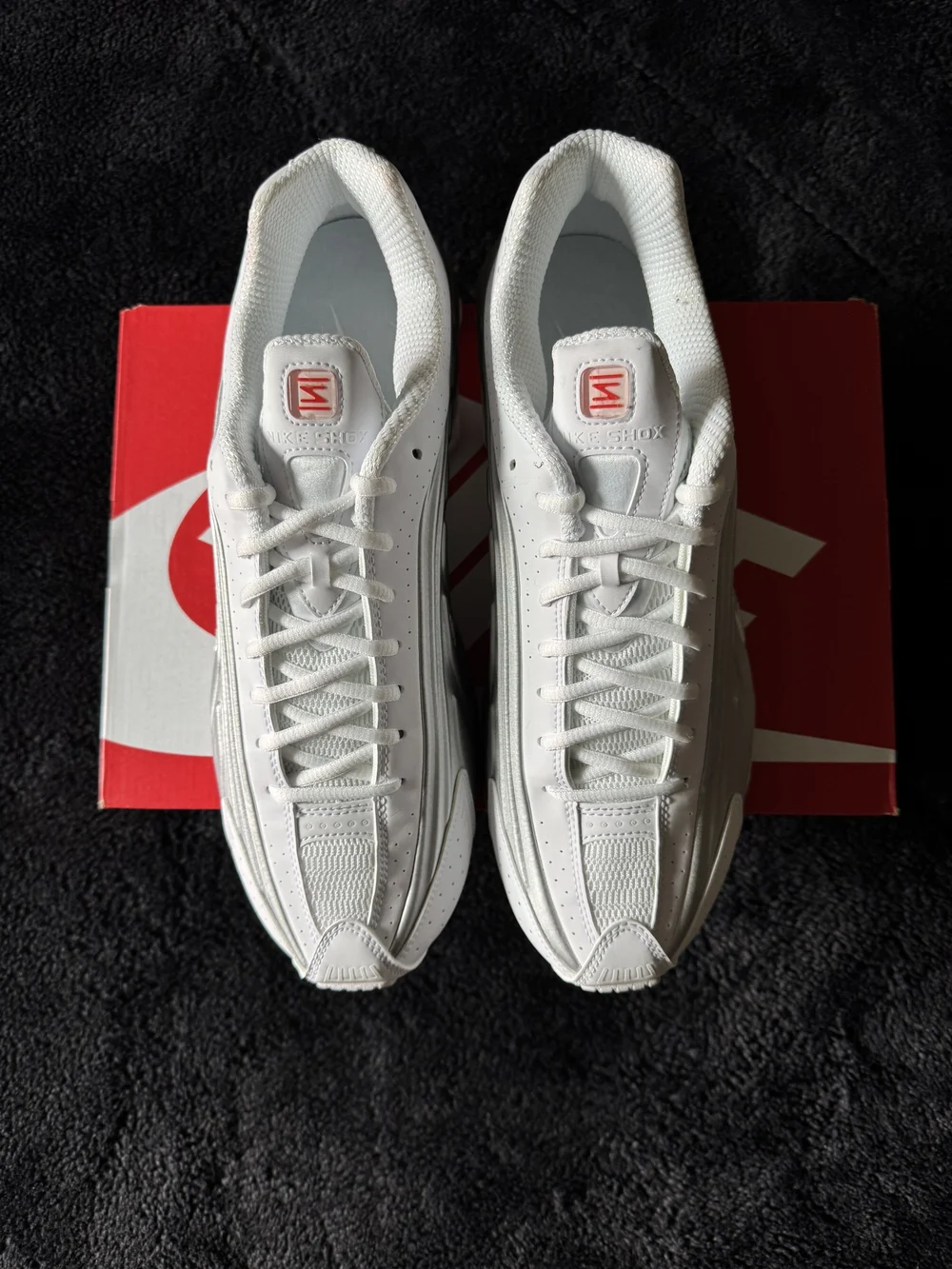 Nike Shox R4. White/Metallic Silver-White Mens Size 12.5 BRAND NEW NEVER WORN - Picture 3 of 6